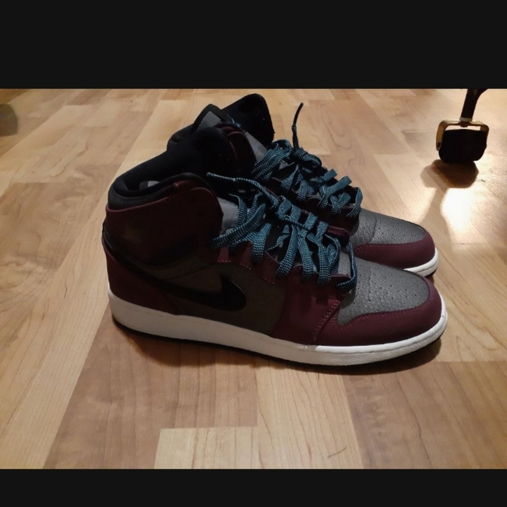 Jordan 1 mulberry